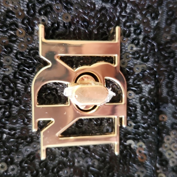 🍁 BLACK FRIDAY DEALS! 🦃 NWOT BADGLEY MISCHKA SEQUIN MESSENGER BAG WITH PEARL - Picture 3 of 5